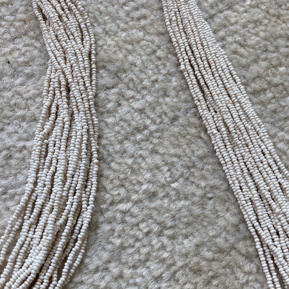 Rivers of white glass seed beads. Brass bold pieces. 1960s vintage. - Picture 8 of 12